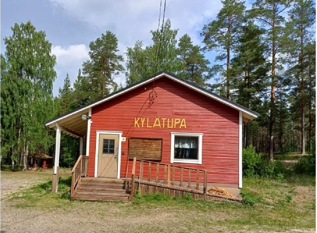 punainen kylätupa -rakennus