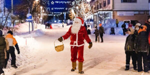 Joulupukki Saarijärven keskustassa